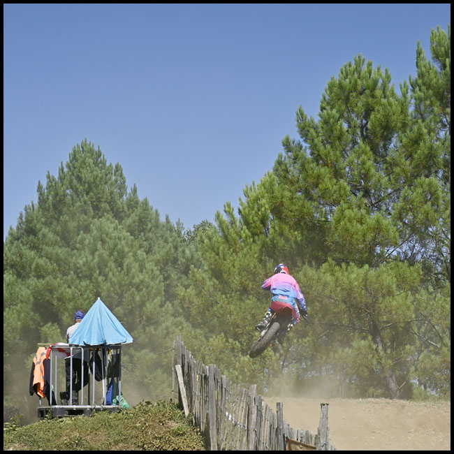 6827pétarou
