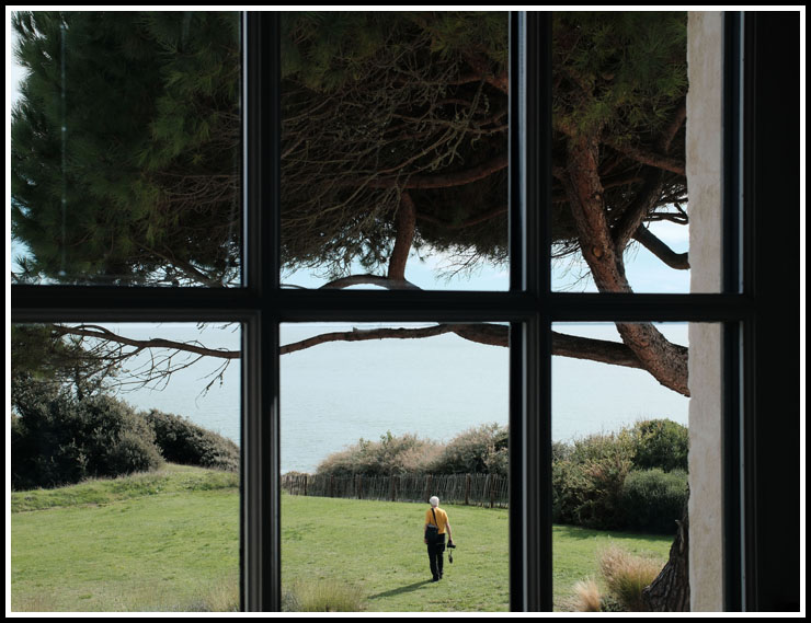 site533travers fenêtre